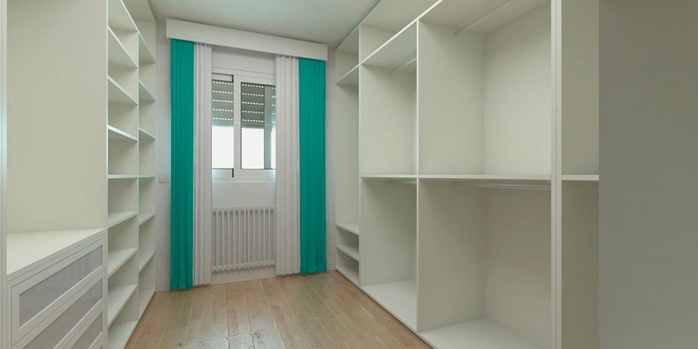 Carpinteros en Barcelona cajoneras-a-medida-interiores-de-armarios-carpintero